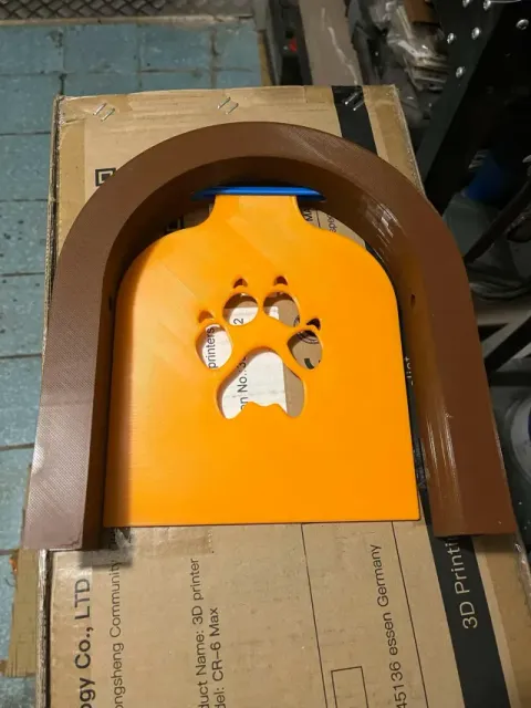 Cat door — Image 2 of 9