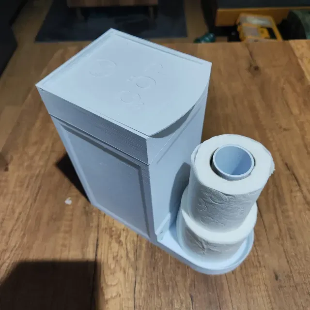 trash can — Image 6 of 9