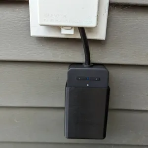 Wyze outdoor plug mount