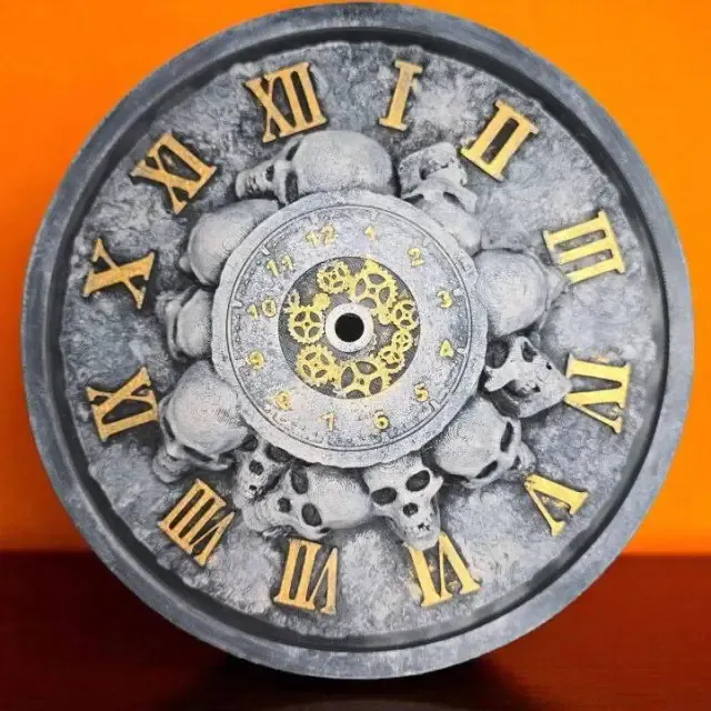 Gothic Skull Clock