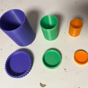 Round box with screw cap, case
