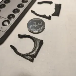 CR2032 battery holder in remote control