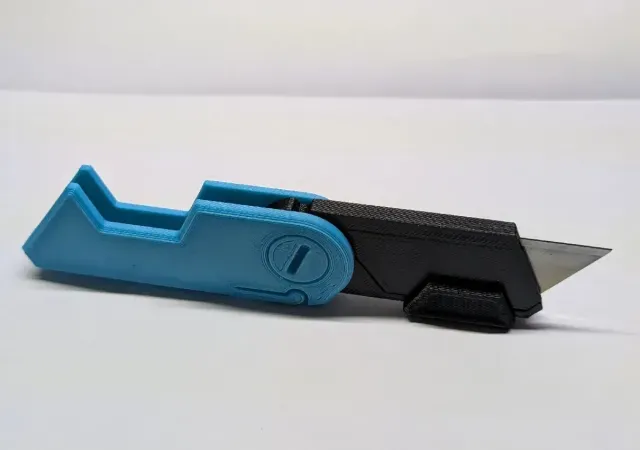 Foldable Utility Knife Blade Holder — Image 2 of 8